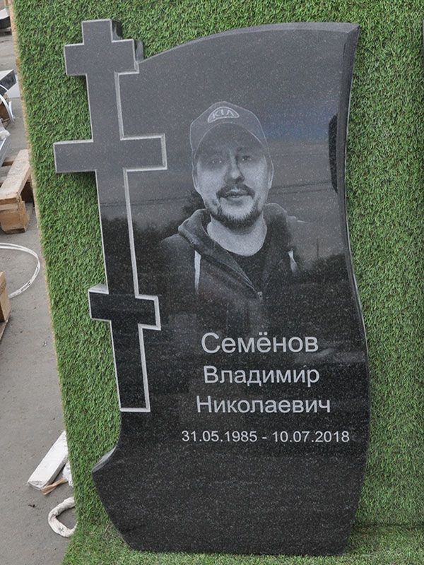 Памятник №097 из черного гранита — фото 2